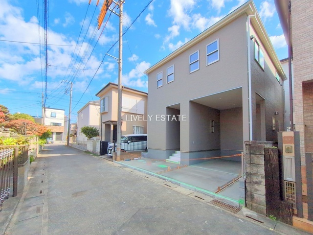 越谷市大字南荻島 新築分譲住宅の前面道路含む現地写真