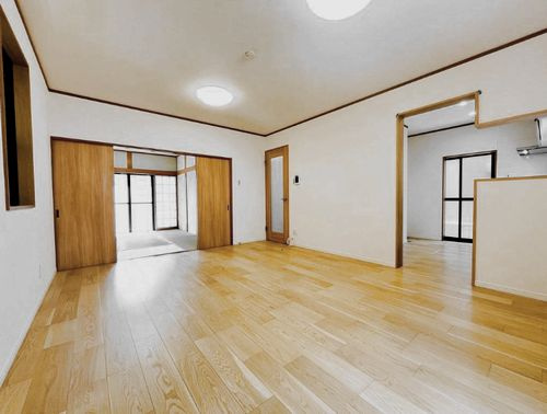 【居間・リビング】 | 【仲介手数料０円】厚木市上荻野　中古一戸建て | 厚木市上荻野　中古一戸建て