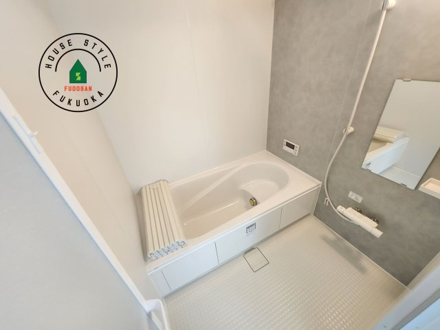 糟屋郡宇美町宇美東2丁目第6-2棟(1号棟)の浴室|1日の疲れを癒してくれる広々バスルーム。雨の日のお洗濯にも大活躍な浴室乾燥機付です！