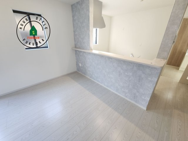 糟屋郡宇美町宇美東2丁目第6-2棟(1号棟)の内観：施工例|キッチンから立ち込める香りが今日の料理を期待させます。