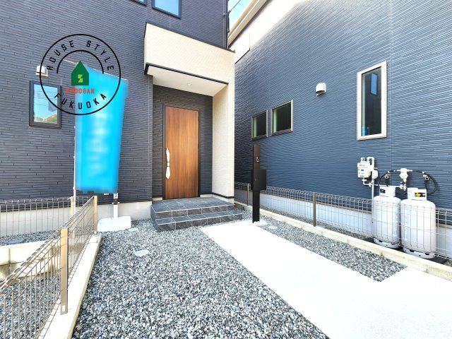 糟屋郡宇美町宇美東2丁目第6-2棟(1号棟)の玄関|おでかけの時も帰った時も、「我が家」を最初に感じでもらえる素敵な空間に。