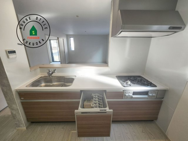 糟屋郡宇美町宇美東2丁目第6-2棟(1号棟)のキッチン|キッチン。グリル・食器洗い乾燥機・浄水器も完備。