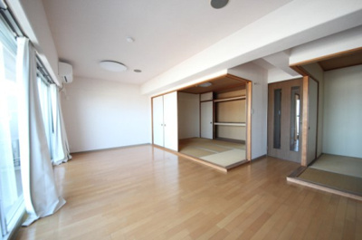 【居間・リビング】 | レークパレス大津堅田 | リビング別角度