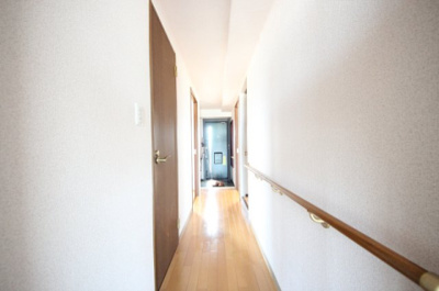 【内装】 | レークパレス大津堅田 | スッキリした通路