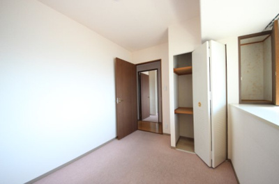 【洋室】 | レークパレス大津堅田 | 5帖洋室収納