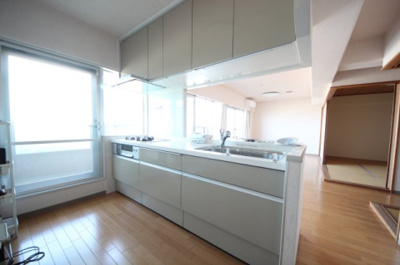 【キッチン】 | レークパレス大津堅田 | 収納力のあるシステムキッチン