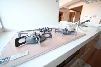 【キッチン】 | レークパレス大津堅田 | 三口コンロ