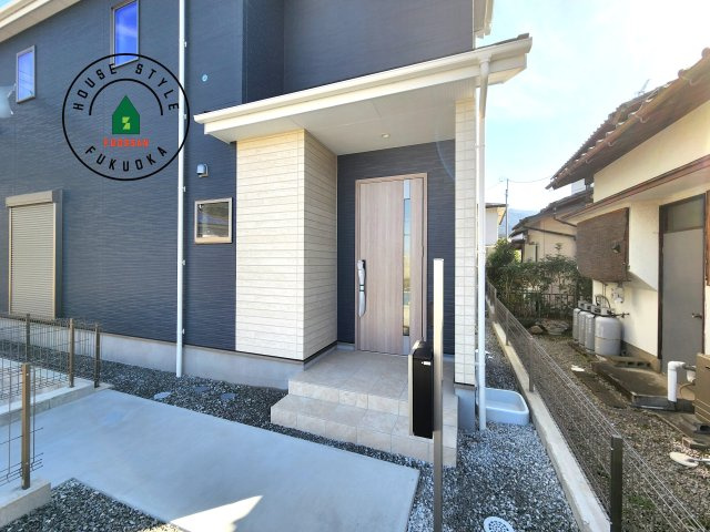 糟屋郡宇美町宇美東2丁目第6-2棟(2号棟)の玄関|おでかけの時も帰った時も、「我が家」を最初に感じでもらえる素敵な空間に。