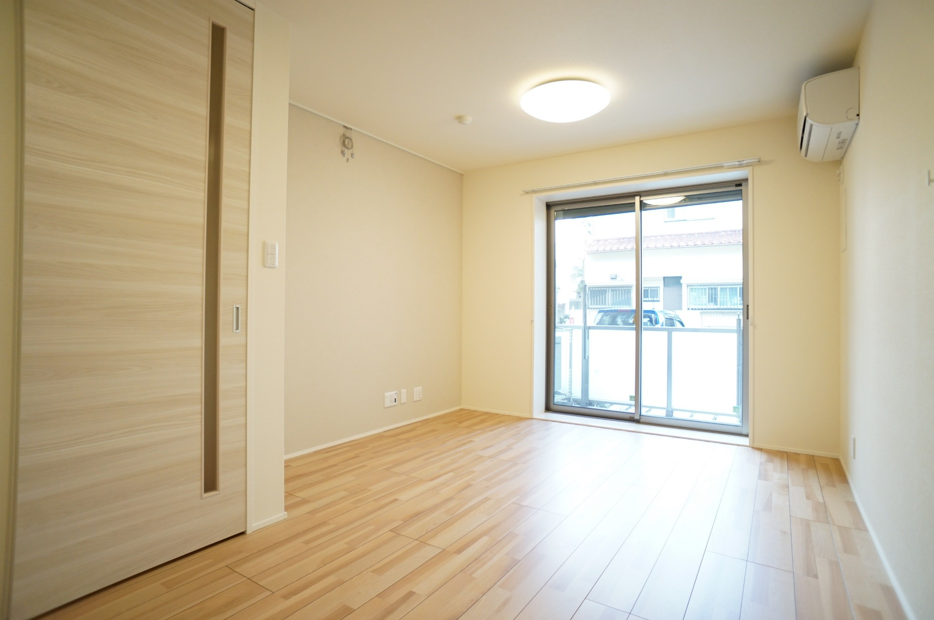 レーヴマニフィック小岩の居間・リビング|全室エアコン・照明器具設置済み