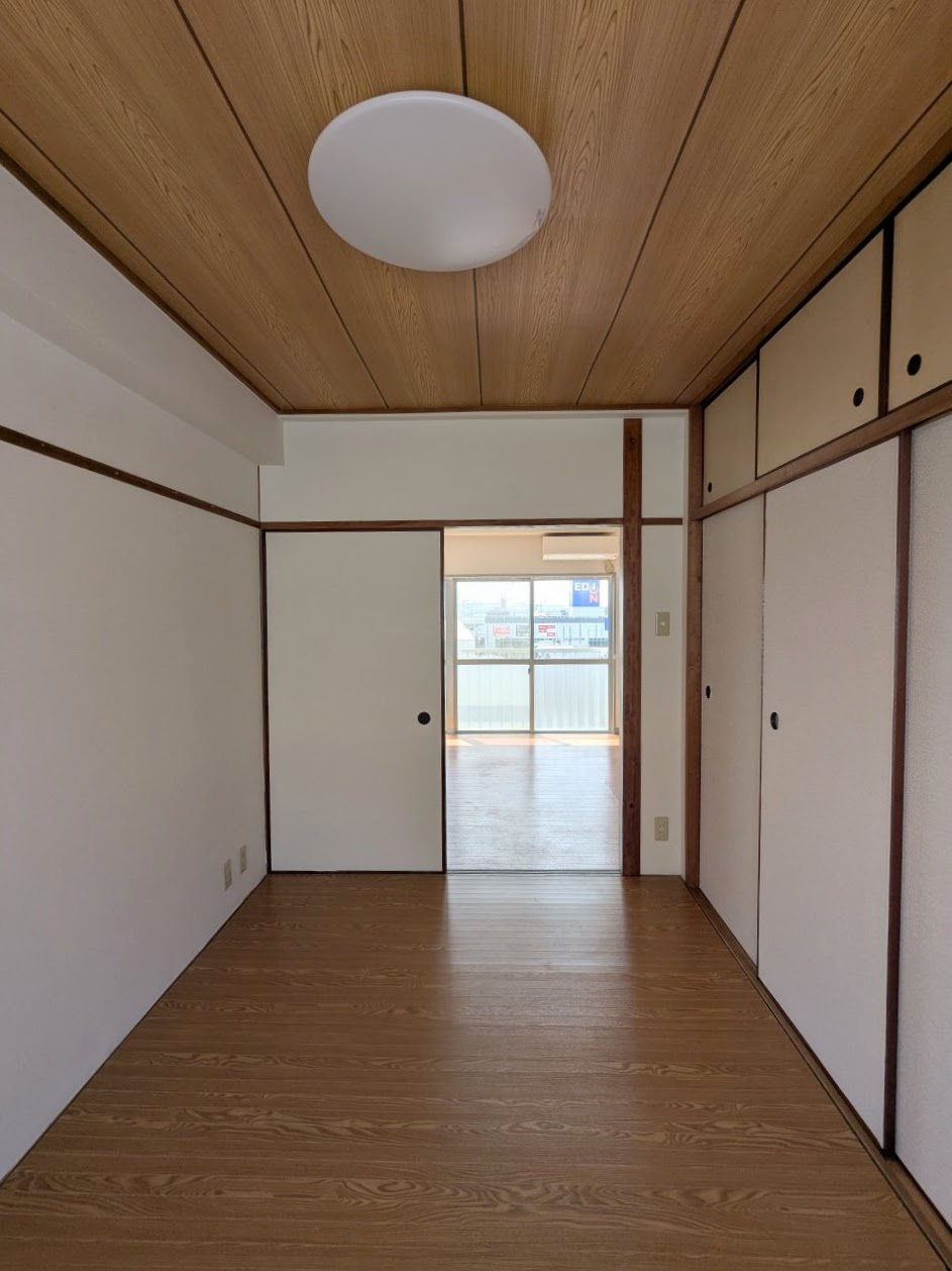 御影駅前マンションの収納|リビングです