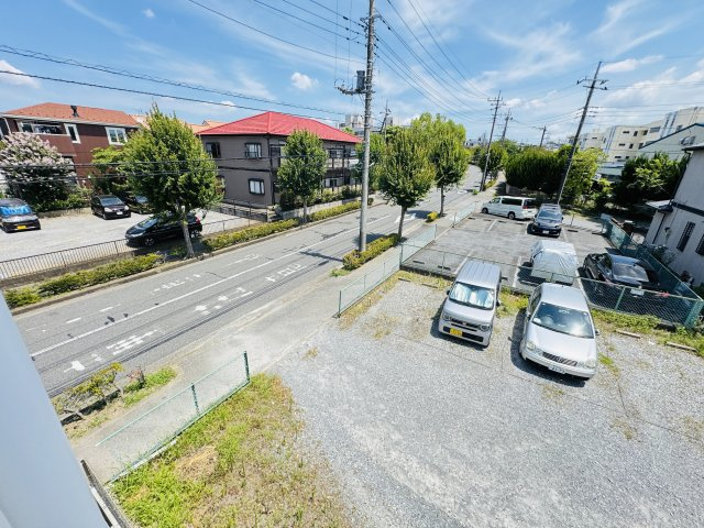 流山市加１丁目新築戸建【流山北小学校：2分】の展望|バルコニーより道路側眺望・東側駐車場