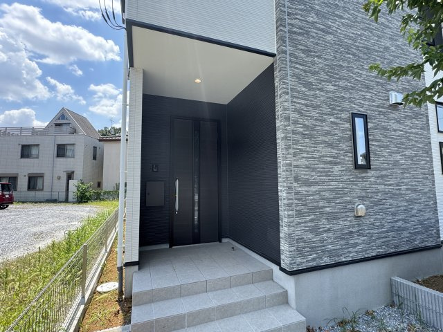 流山市加１丁目新築戸建【流山北小学校：2分】のエントランス|エントランス・玄関ポーチ