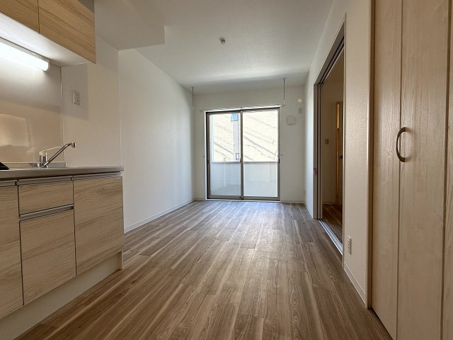 ジーメゾンエトワール西二見の居間・リビング