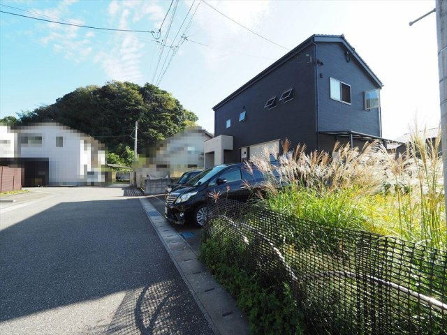 土佐市高岡町丁　中古一戸建の前面道路含む現地写真