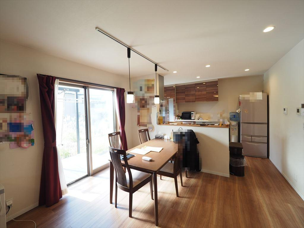 土佐市高岡町丁　中古一戸建の居間・リビング