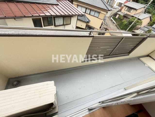 椿谷ビルのバルコニー