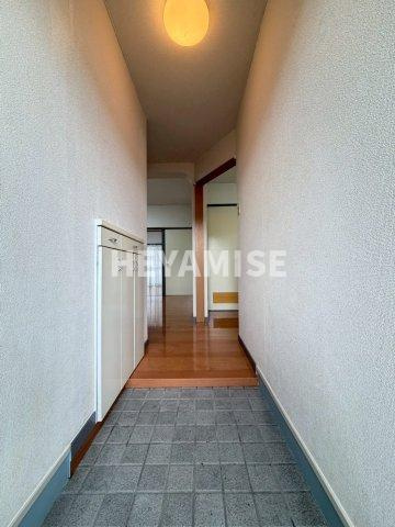 椿谷ビルの玄関