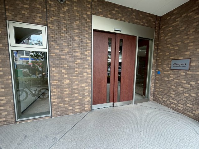 大阪市北区中崎３丁目の賃貸マンションのエントランス