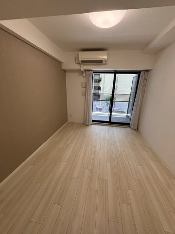 大阪市西区靱本町２丁目の賃貸マンションの居間・リビング