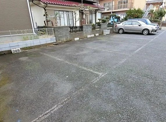 荒畑第二マンションの駐車場