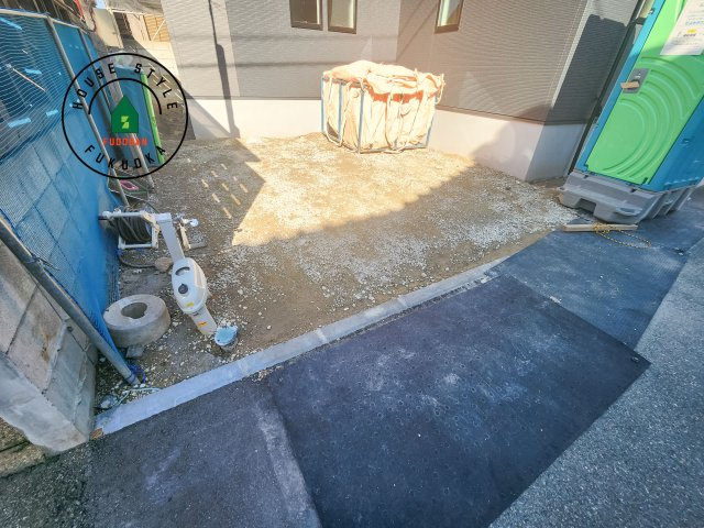 糸島市加布里4丁目第4-1棟(1号棟)の駐車場|広々した駐車場になります。3台並列駐車となります。