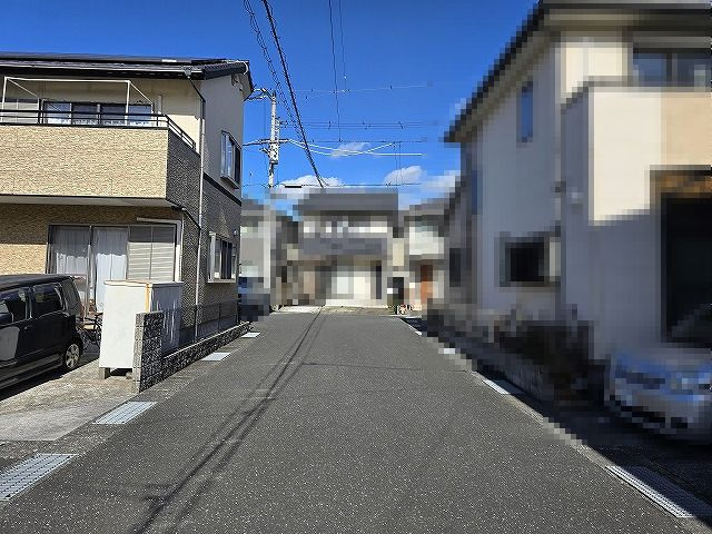 高知市朝倉甲　中古戸建の前面道路含む現地写真