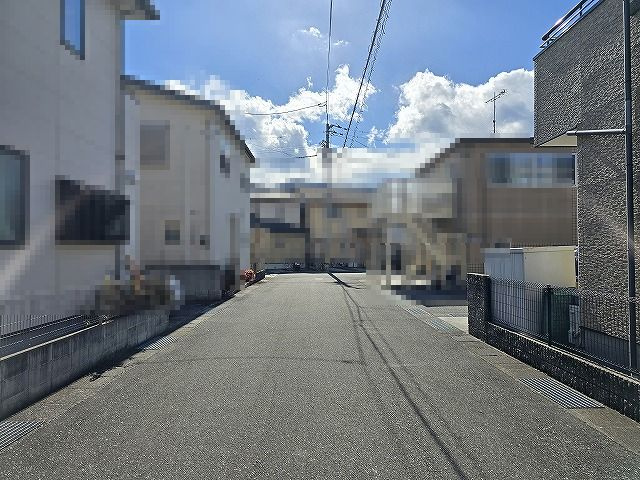 高知市朝倉甲　中古戸建の前面道路含む現地写真