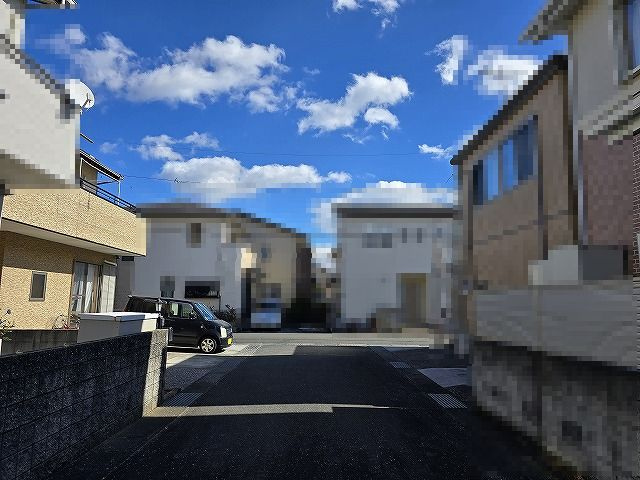 高知市朝倉甲　中古戸建の前面道路含む現地写真