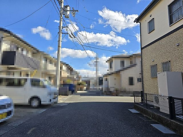 高知市朝倉甲　中古戸建の前面道路含む現地写真