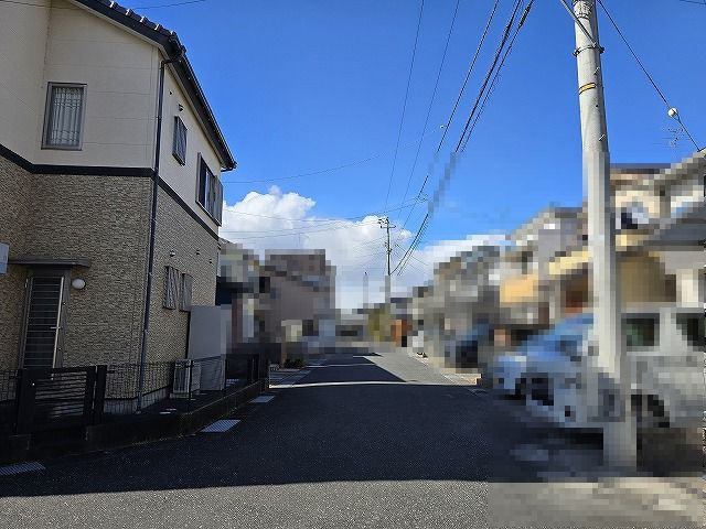 高知市朝倉甲　中古戸建の前面道路含む現地写真