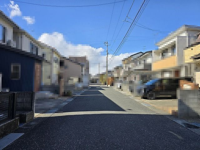 高知市朝倉甲　中古戸建の前面道路含む現地写真
