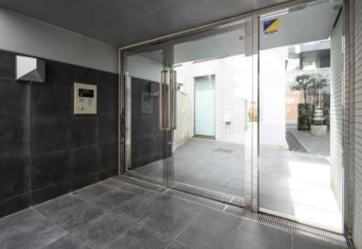 KDXレジデンス三宿　デザイナーズ　バス停徒歩2分　ペット相談可のエントランス