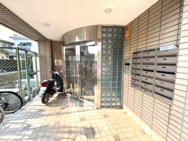 エステムコート東灘のエントランス