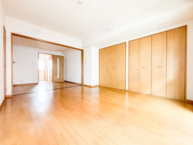 クオリティ平田の居間・リビング|明るい室内です☆