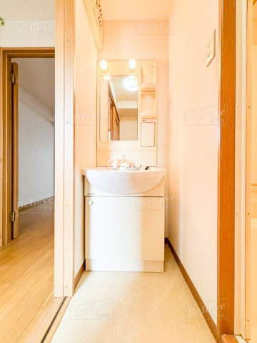 クオリティ平田の洗面所|明るい洗面所です☆