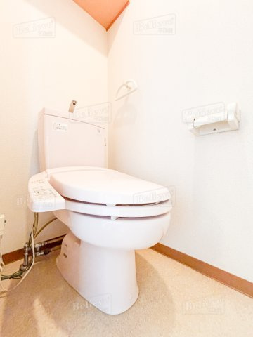 クオリティ平田のトイレ|嬉しい温水洗浄便座付き★