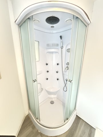 【シャワールーム】