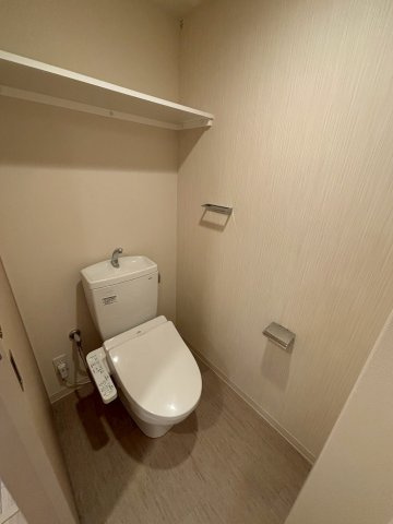 大阪市中央区高麗橋１丁目の賃貸マンションのトイレ