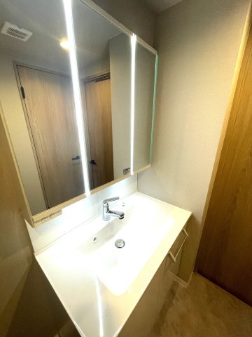 日商岩井福陵マンションの独立洗面台