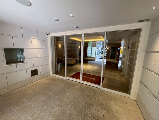 大阪市中央区高麗橋１丁目の賃貸マンションのロビー