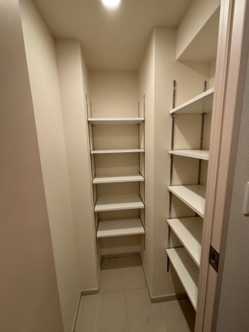 大阪市中央区高麗橋１丁目の賃貸マンションの収納