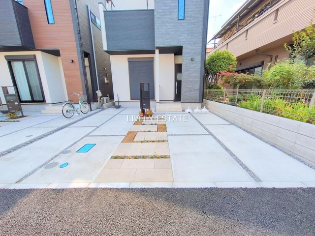 草加市神明2丁目 新築分譲住宅 全2棟 A号棟の駐車場