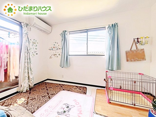 【寝室】 | 東茨城郡茨城町桜の郷　中古戸建 | 2面採光を確保した明るい室内は、風通しも良く、大変居心地の良い空間となっております。