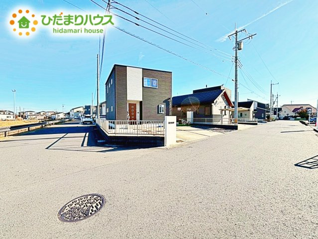 【前面道路含む現地写真】 | 東茨城郡茨城町桜の郷　中古戸建 | 角地で前面道路幅6ｍ☆車の出入りもラクラクできちゃいます(^^♪