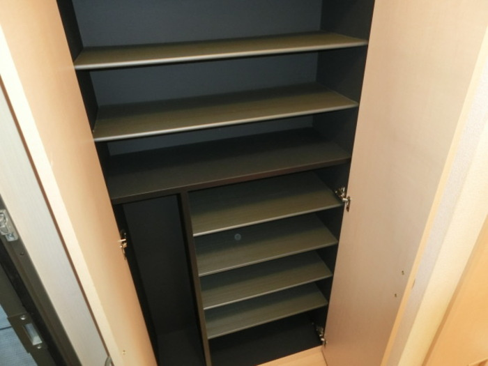 ベルデュール・ウィルモア Ａ・Ｂの玄関|シューズボックス