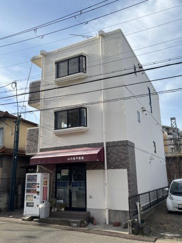 ルナ緑町のエントランス|外はこのようになっています