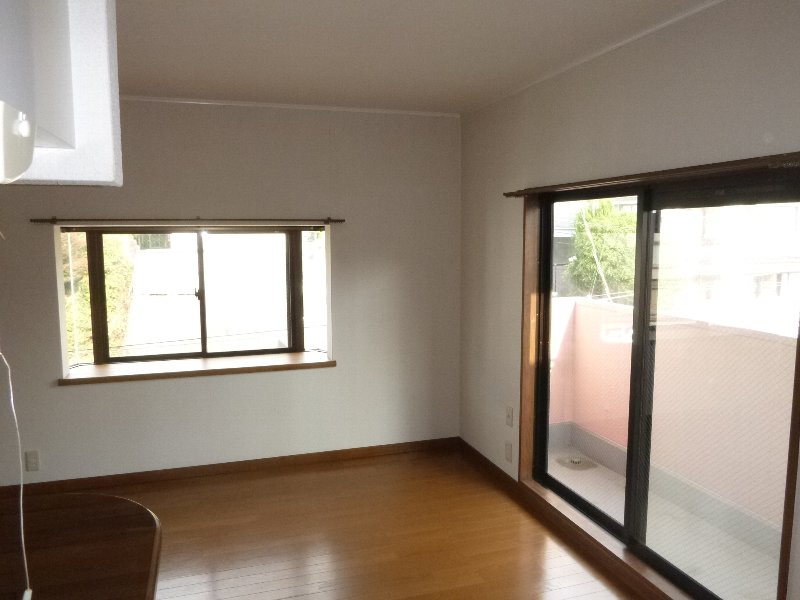 ルナ緑町の居間・リビング|室内洗濯機スペース