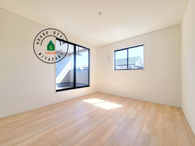 宮崎市島之内第12-2棟（2号棟）の寝室|主寝室には収納力に優れたクローゼットがありますので、お部屋もすっきり片付きます。