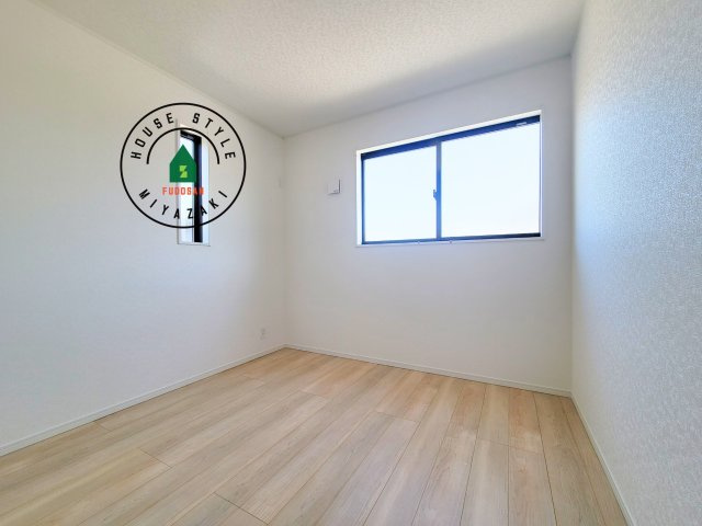 宮崎市島之内第12-2棟（2号棟）の子供部屋|穏やかな光が差し込む室内には、穏やかな時間が流れます。