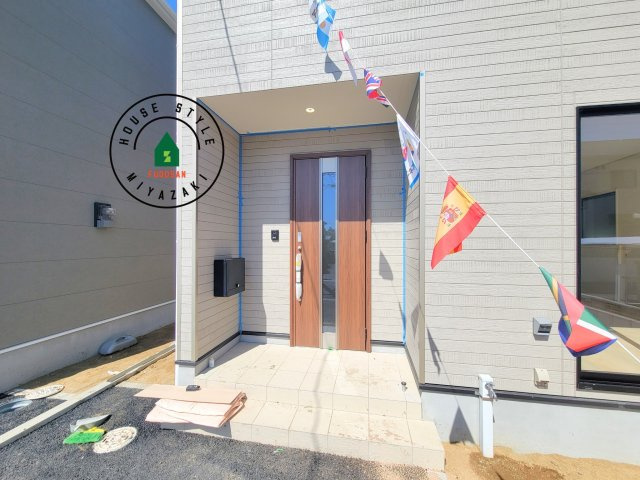 宮崎市島之内第12-2棟（2号棟）の玄関|おでかけの時も帰った時も、「我が家」を最初に感じでもらえる素敵な空間に。